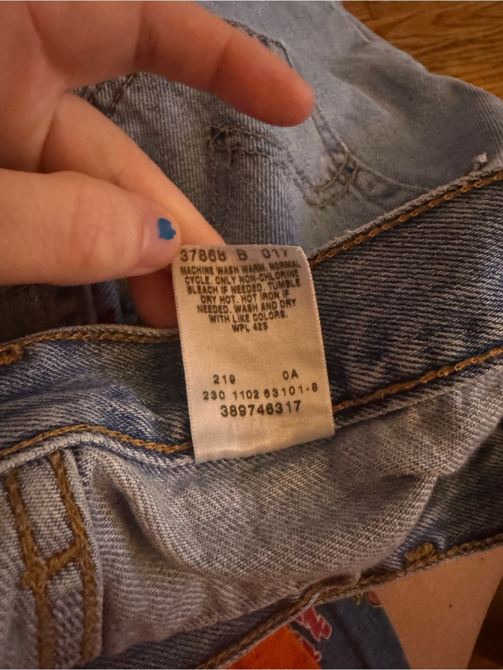 VTG Levi's Light Blue Denim Mom Shorts Size 6 - Picture 7 of 8